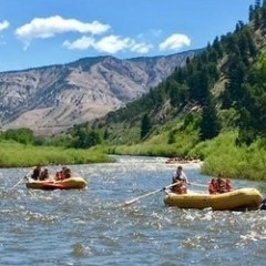 a small boat in a body of water