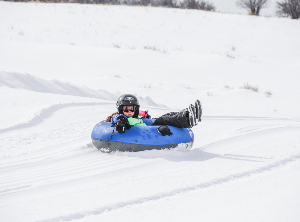 what-shoes-to-wear-for-snow-tubing