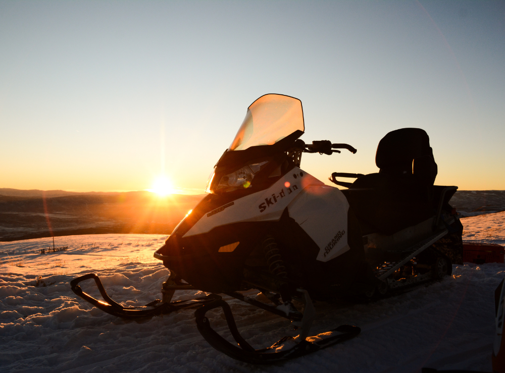 best-powder-snowmobile-tours-colorado