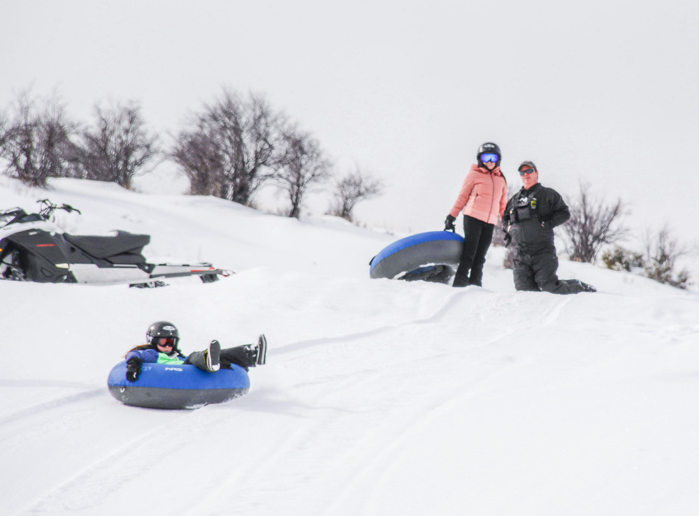family-tubing-near-vail